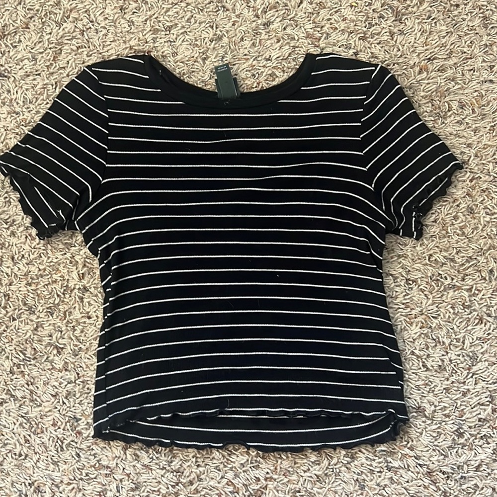 Tight fitting cropped shirt. Size small